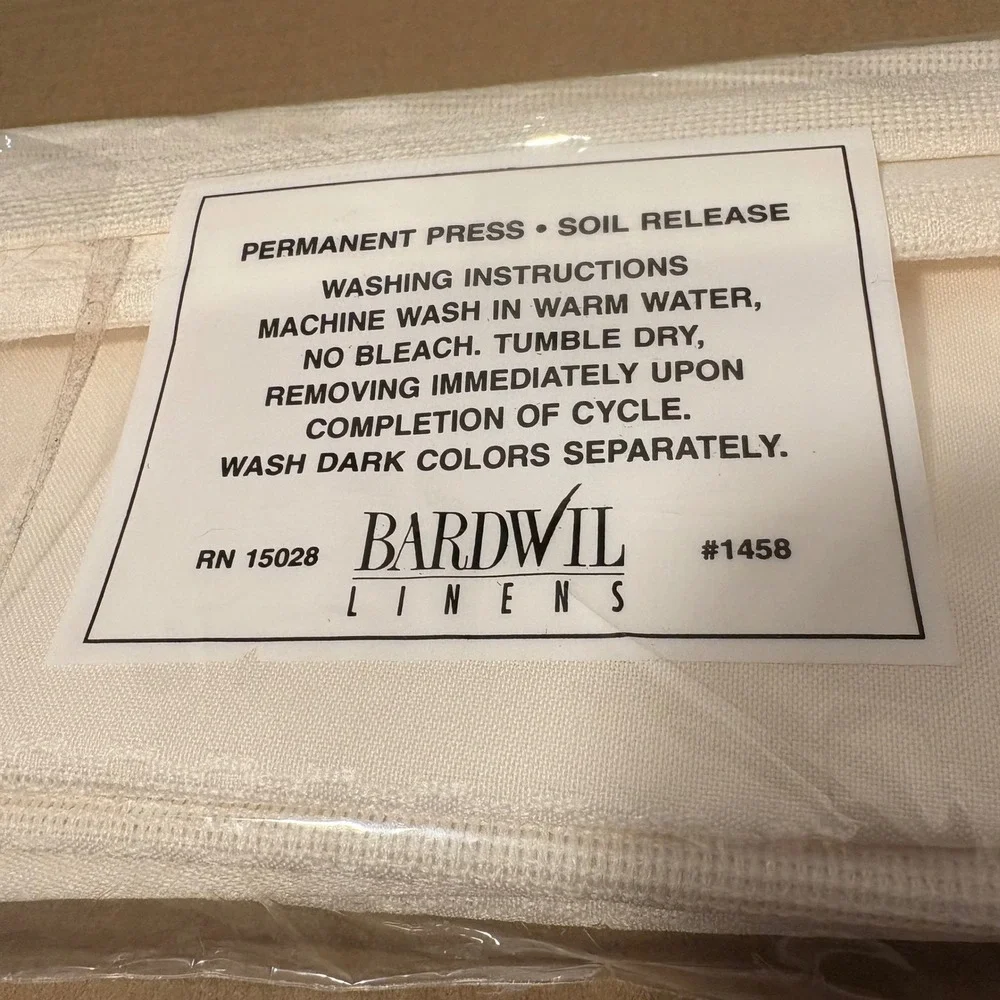 Bardwil Linens New Satin‎ Splendor 4 Dinner Napkins Cream Permanent Press 17x17